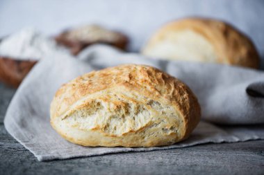 Taze ev yapımı ekmek.