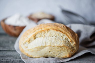 Taze ev yapımı ekmek.