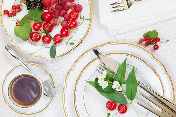 Belo ajuste de mesa — Fotografia de Stock