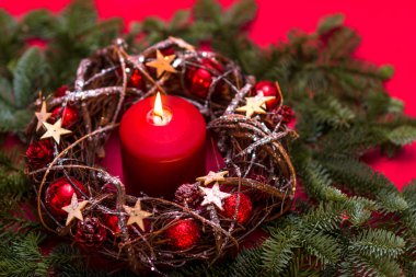 Yeni yıl, Noel, ağaç, hediyeler, altın arka plan, tatil, Noel arka plan, Noel arka plan, yeni yıl kartı, yılbaşı kartı, mumlar, Noel oyuncaklar, kırmızı mum