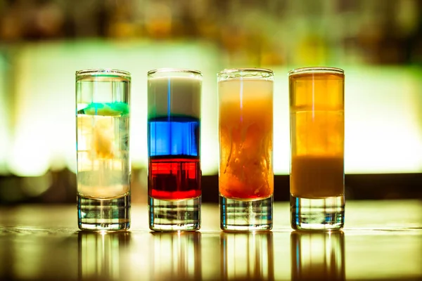 Cocktail Bar Multicolore Bicchieri Vetro — Foto Stock