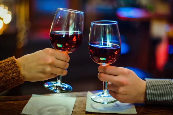 Bicchieri Vino Mano — Foto Stock