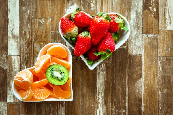 Tangerine Slices Kiwi Strawberries White Plates Shape Heart Wooden Table — Stock Photo, Image