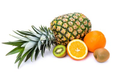 Tropikal meyve. Ananas, portakal, kivi. Beyaz arka plan üzerinde izole