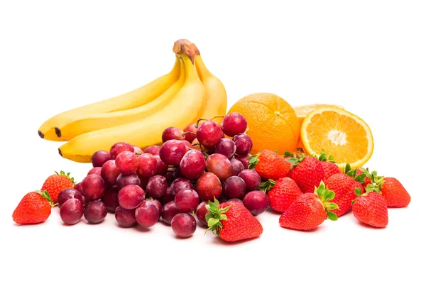 Owoce Banany Winogrona Truskawki Pomarańcze Izolowanie Białym Tle — Zdjęcie stockowe