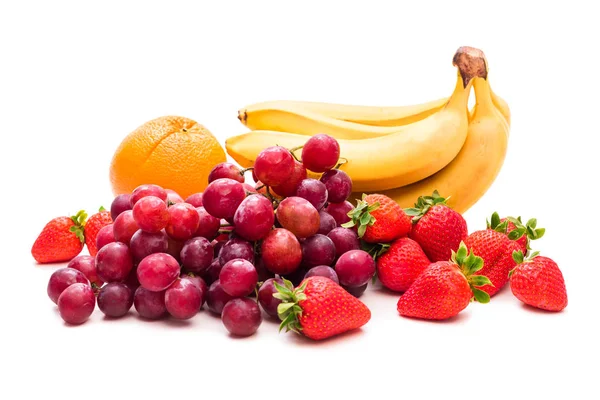 Owoce Banany Winogrona Truskawki Pomarańcze Izolowanie Białym Tle — Zdjęcie stockowe