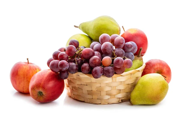 Frutas Maduras Manzanas Peras Uvas Una Canasta Mimbre Aislar Sobre —  Fotos de Stock