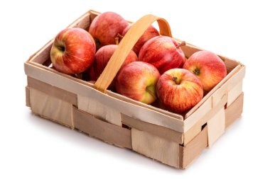 Beyaz arkaplanda kırmızı elmalar