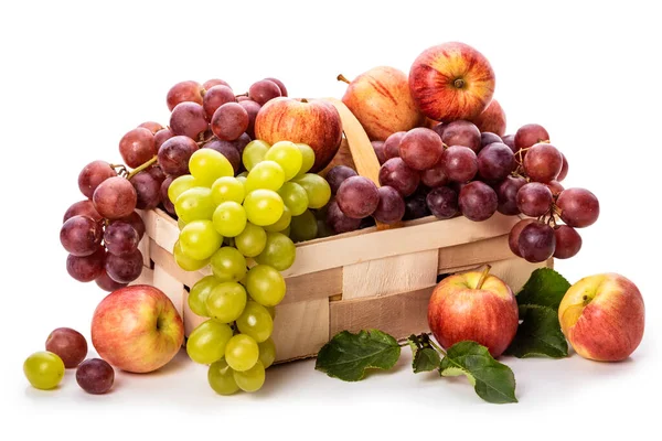 Zielone Różowe Winogrona Jabłka Koszyku Białym Tle — Zdjęcie stockowe