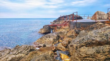 Karadeniz 'in sularında yalnız taşlar, Kırım