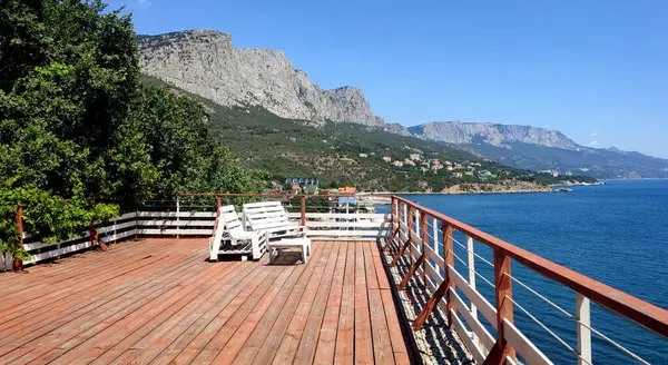 Karadeniz manzaralı güzel bir teras.