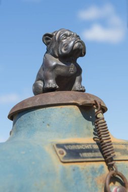 Lanz bulldog süs eski bir traktör, ünlü bir Alman traktör markası sembolize