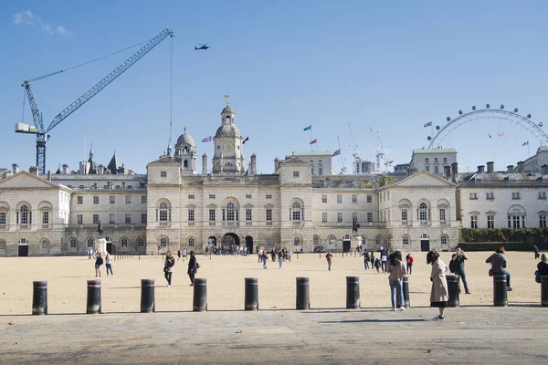 Straż konna parada ziemi w Londynie w tle London Eye — Zdjęcie stockowe