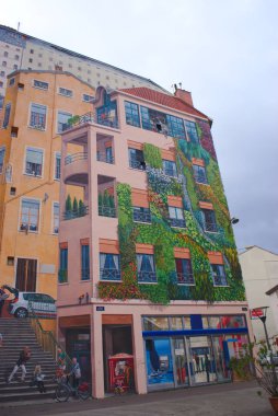 fresk Canuts, 2013 yılında La CIT de la Cration tarafından güncelleştirildi. Lyon Croix rousse bölgesinde 4 bölgesinde bulunan bulunduğu Rue des Canuts. Genel Bakış