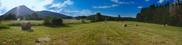 Panorámás Lövés Puy Dome Előtér Bála Széna Auvergne France — Stock Fotó