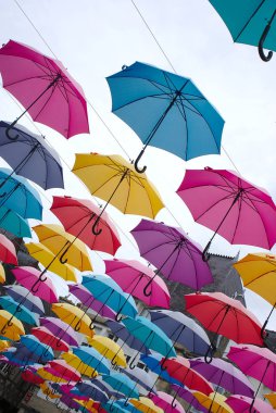 şemsiye gökyüzü çok renkli, Pontivy. Brittany, morbihan. Fransa
