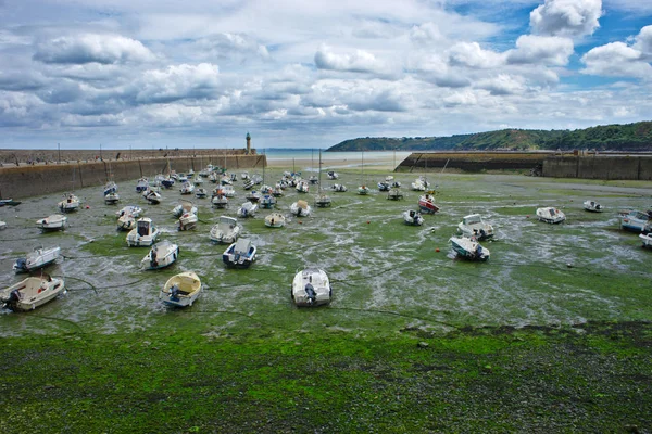 Boote Gestrandet Hafen Von Binic Bei Ebbe Der Bretagne Den — Stockfoto