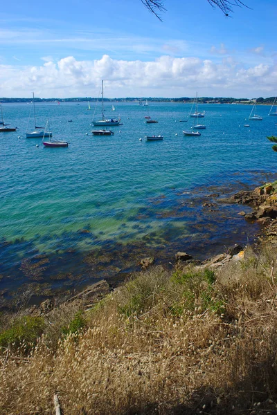 Wybrzeże Wybrzeże Plaża Łodzie Wyspę Mnicha Bretanii Morbihan France — Zdjęcie stockowe