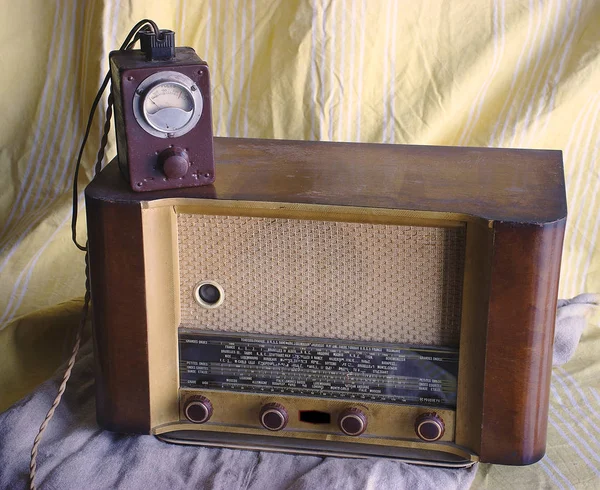 vintage radio set (TSF) LIRAR model Consul