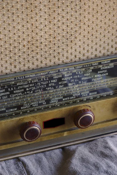 vintage radio set (TSF) LIRAR model Consul