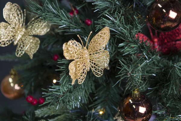 Κοντινό Πλάνο Στολισμένο Χριστουγεννιάτικο Δέντρο — Φωτογραφία Αρχείου