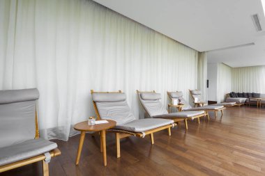 dinlenme odasında şezlonglar. harika bir manzara