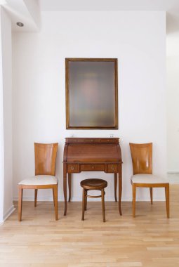 İki sandalye ile klasik iç