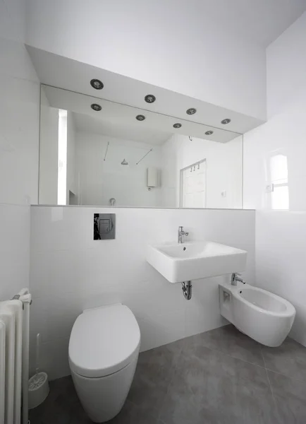 Pequeño Pero Elegante Medio Baño — Foto de Stock