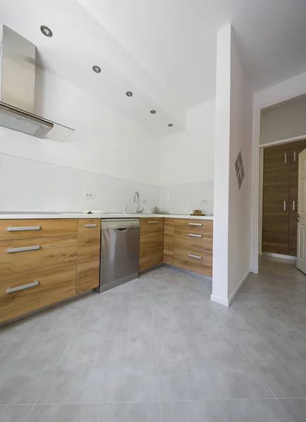Besar Mewah Kayu Modern Dapur Dengan Puncak Granit Counter — Stok Foto