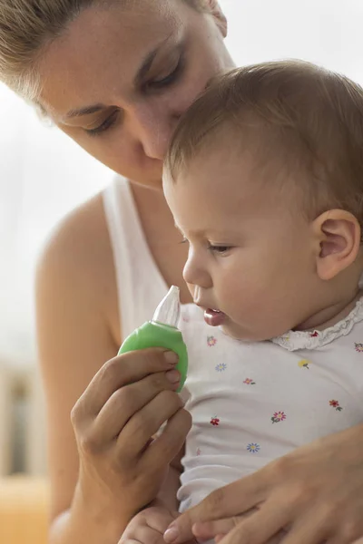 Mother Cleaning Babies Nose Vacuum Pump — Stock Photo, Image