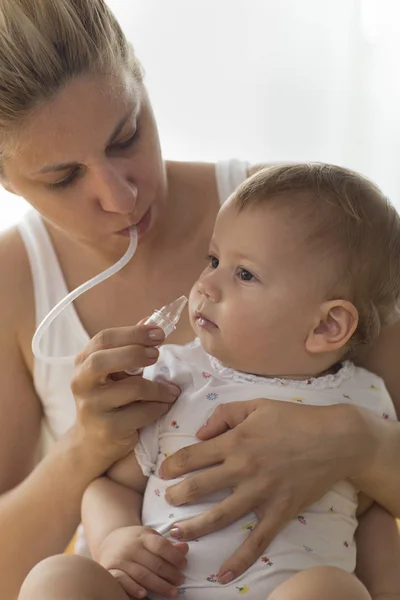 Mother Cleaning Babies Nose Nasal Aspiration Cleaner — Stock Photo, Image