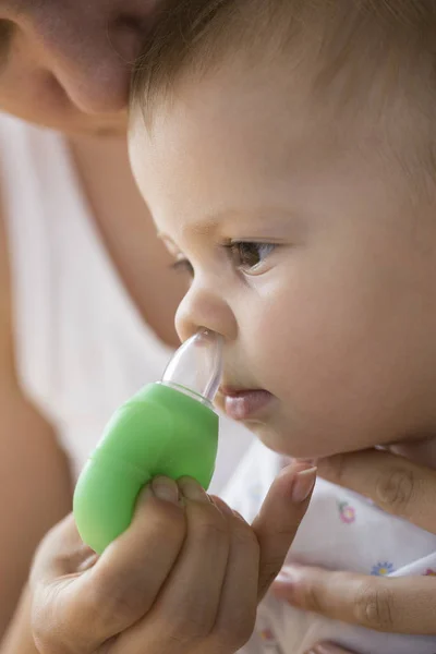 Mother Cleaning Babies Nose Vacuum Pump — Stock Photo, Image