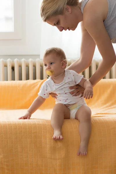 Sequence Photos Toddler Climbing Try Get Bed Baby Development Self — Stock Photo, Image