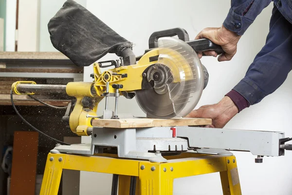 Carpenter Cutting Electric Sawdust — Stock Photo, Image