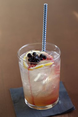 Angostura bitter alkol saman içme ile kokteyl 