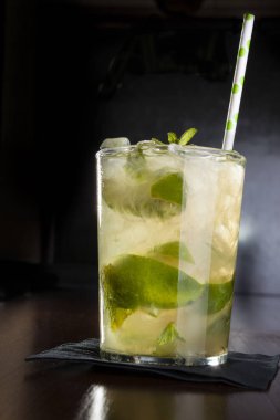 taze yaz mojito buz ve kireç kokteyl