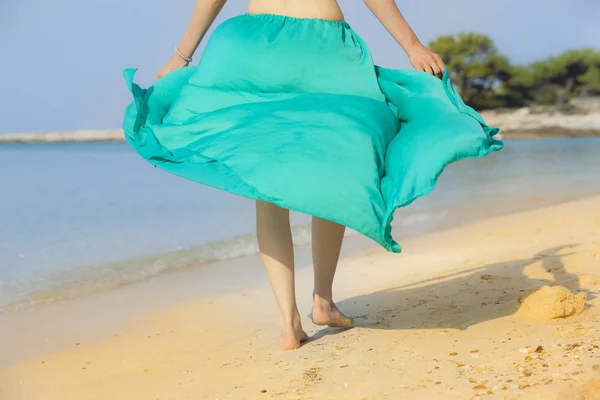 Barefooted Woman Walking Beach — Stock Photo, Image