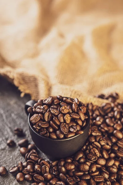 Coffee Beans Coffee Cup Full Coffee Beans Toned Image — Stock Photo, Image