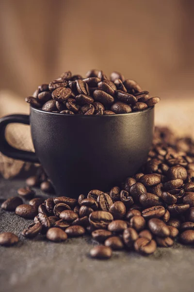 Coffee Beans Coffee Cup Full Coffee Beans Toned Image — Stock Photo, Image