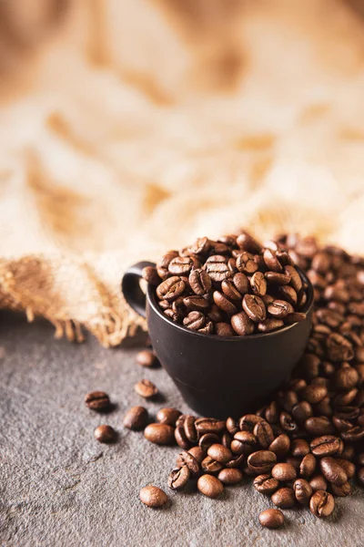 Coffee Beans Coffee Cup Full Coffee Beans Toned Image — Stock Photo, Image