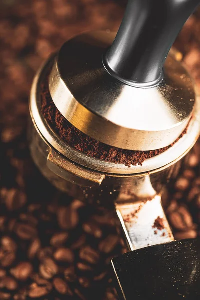 Tapón de café, prensa de café está hecho de acero inoxidable y asado — Foto de Stock