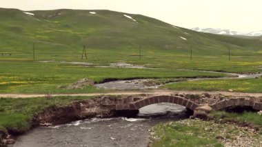 Antik Roma Köprüsü. Ortaçağ mimarisi, Ermenistan, Caucasus