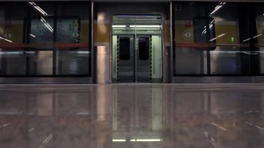 Beijing Metro, tren varış