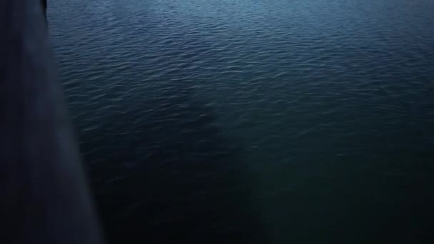 Visa Sjön Och Vågor Från Fartygets Däck Liggande Sjön — Stockvideo