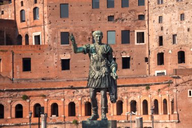 Ağustos Sezar bronz heykel Trajan Pazar Roma İtalya