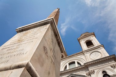 Roma, Ital İspanyol Merdivenleri, Dikilitaş üzerinde göster