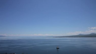 Yelkenli deniz ya da okyanus, eski bir tarzı gemisi su üzerinde yüzen