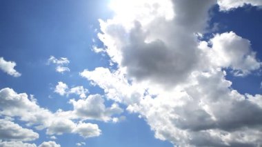 Beyaz bulutların Timelapse