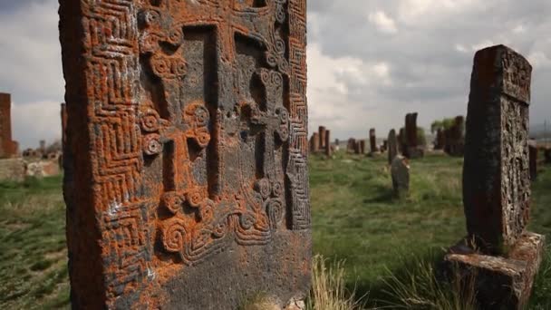 Korsa Stenar Eller Chatjkarer Den Medeltida Kyrkogården Noratus Armenien Unesco — Stockvideo