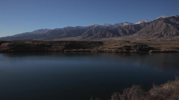美丽的山脉和海湾的风景 — 图库视频影像